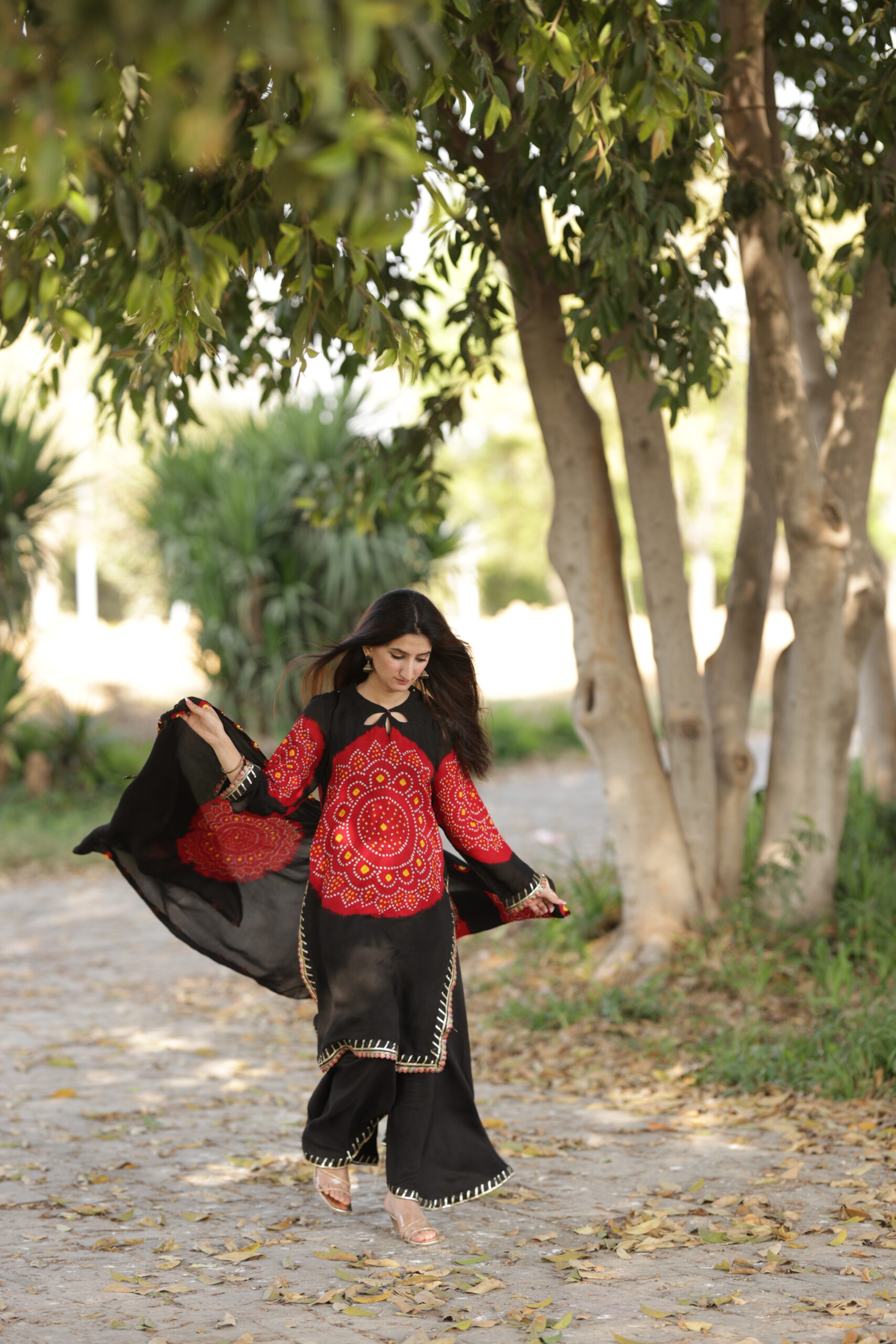 Noir Chunri - Image 2